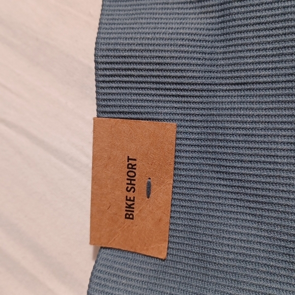 Pink SPORT SEAMLESS VICTORIA'S SECRET XL SEAMLESS BIKE SHORT GREEN OMBRE NWT - Picture 3 of 8